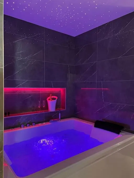 Loving Room Cocooning Avec Jacuzzi « La Terre » Jujurieux